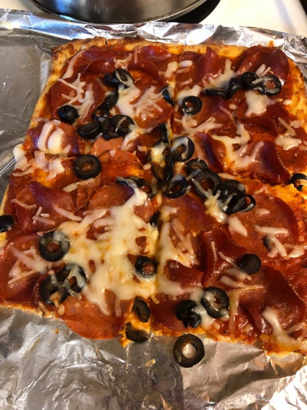 https://glutenfreeeasily.com/wp-content/uploads/2009/07/Flourless-Pizza-by-Lynns-Kitchen-Adventures-Photo.jpg