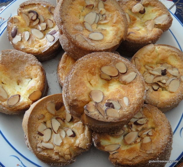 Cinnamon bun flavor in a popover. Gluten-Free Cinnamon-Sugar Crusted Popovers [from GlutenFreeEasily.com] (photo)