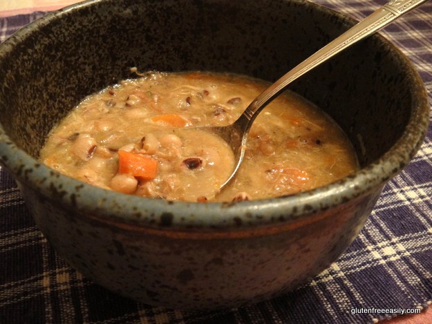 Slow Cooker Black-Eyed Pea Soup with Ham and Chicken. So flavorful and filling! [from GlutenFreeEasily.com]