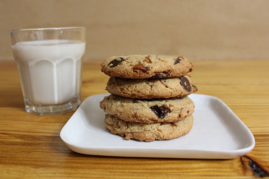 Gluten-Free Bourbon Bacon Chocolate Chip Cookies from In Johnna's Kitchen [featured on GlutenFreeEasily.com]