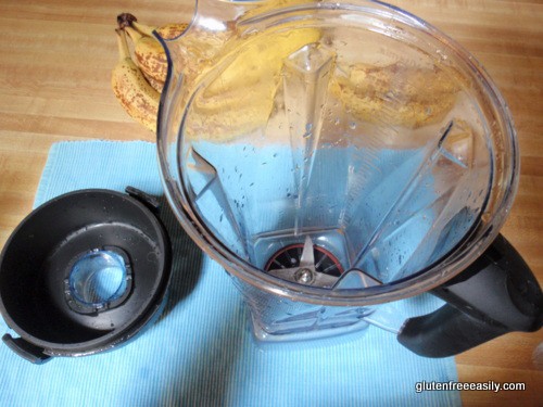 How To Clean Your Blender in 2 Minutes or Less. Before you start and your blender is super messy. Add liquid detergent. Only a dribble. Fill blender two thirds full with hot water. Run a minute or two. Empty and rinse one last time. Sparkly clean!