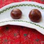 These Paleo Power Balls make the perfect pick me up! Paleo with easy vegan options. [from GlutenFreeEasily.com]
