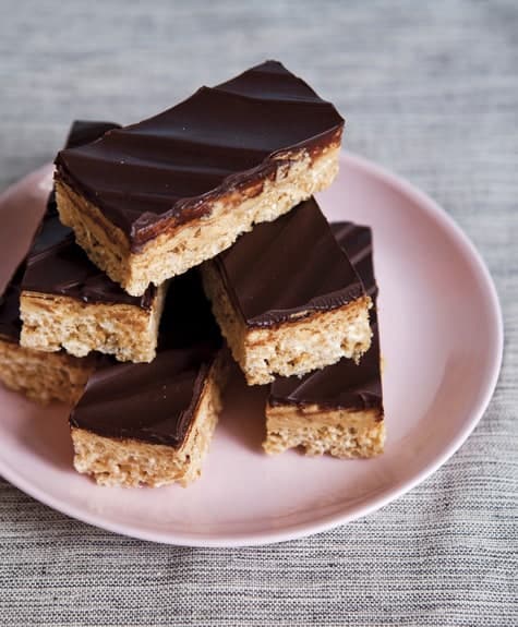 Gluten-Free Peanut Butter Truffle Crispy Rice Bars. Peanut butter and chocolate meet rice krispy treats for a trifecta of goodness. [featured on GlutenFreeEasily.com]