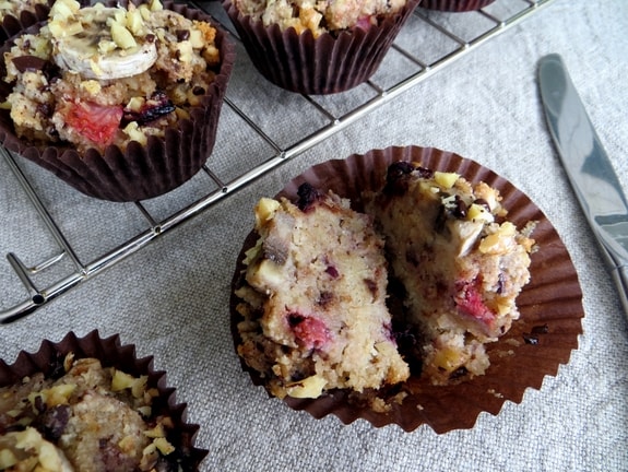 Get your banana split fix with these amazing gluten-free Banana Split Muffins from Pocketfuls! As you can see, they're chock full of goodness. [featured on GlutenFreeEasily.com]