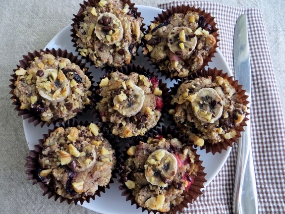 Get your banana split fix with these amazing gluten-free Banana Split Muffins from Pocketfuls! [featured on GlutenFreeEasily.com]