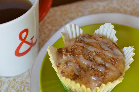 Gluten-Free Coffee Cake Muffin! Amazingness for sure. [featured on GlutenFreeEasily.com]