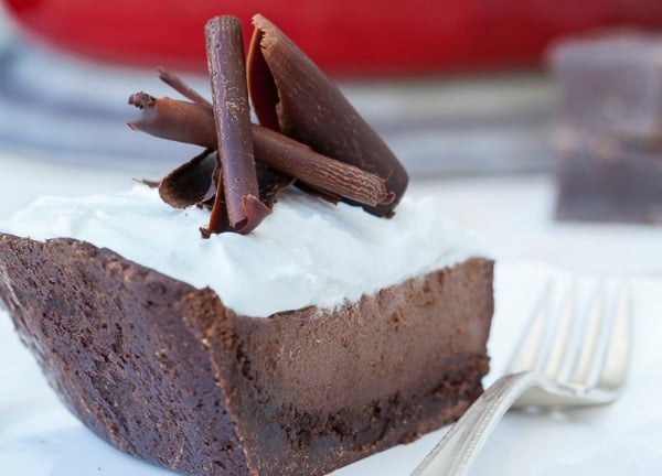 Paleo Chocolate Pudding Pie with Chocolate Cookie Crust