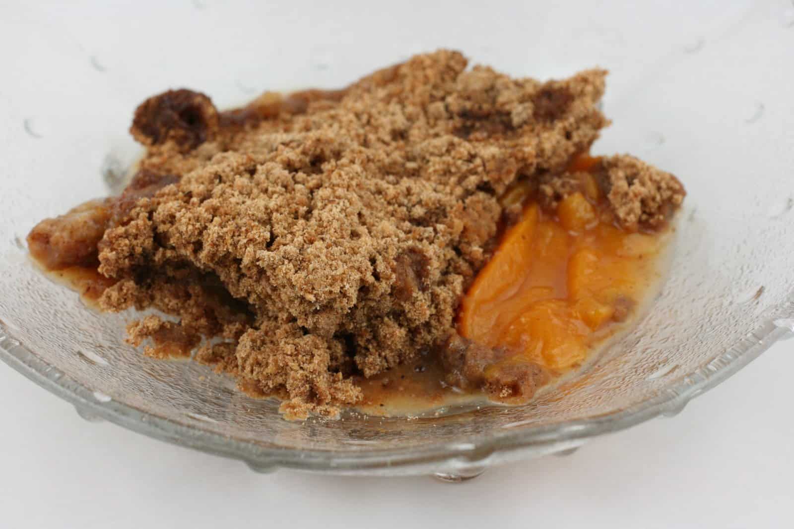 Gluten-Free Crockpot Peach Pie. One of 20 gluten-free peach pie recipes on gfe. [featured on GlutenFreeEasily.com]