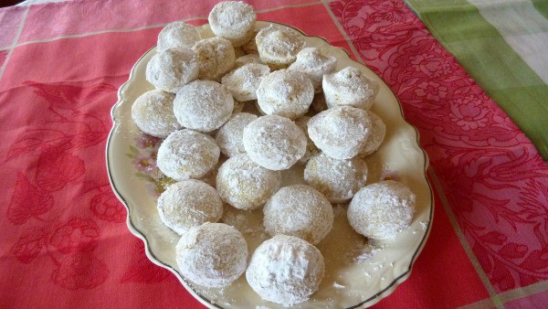 Gluten-Free Powdered Sugar Donut Muffins [featured on GlutenFreeEasily.com]