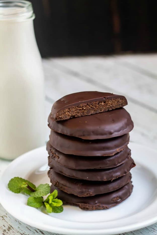 Paleo and Keto Thin Mints. One of 20 gluten-free homemade Girl Scout cookie recipes featured on gfe. [GlutenFreeEasily.com]
