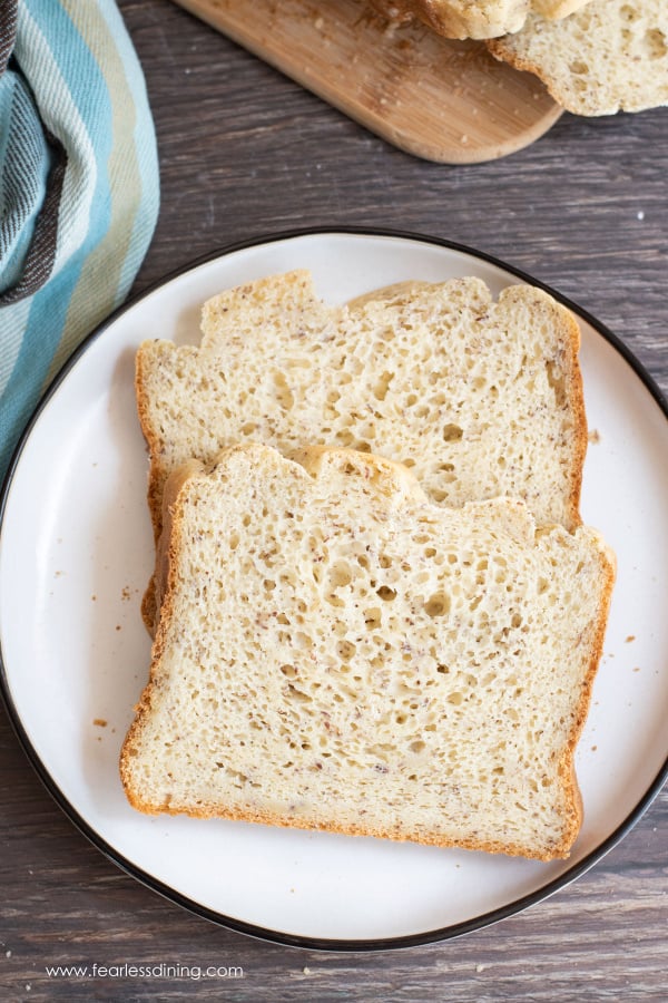 https://glutenfreeeasily.com/wp-content/uploads/2019/07/gluten-free-bread-machine-bread-slices.jpg